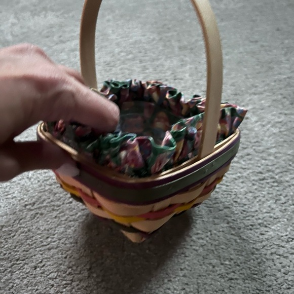 Vintage 1998 small longaberger Easter basket - Picture 3 of 3